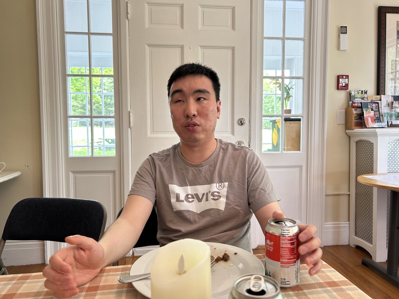 1. Lu tells his story over lunch Large